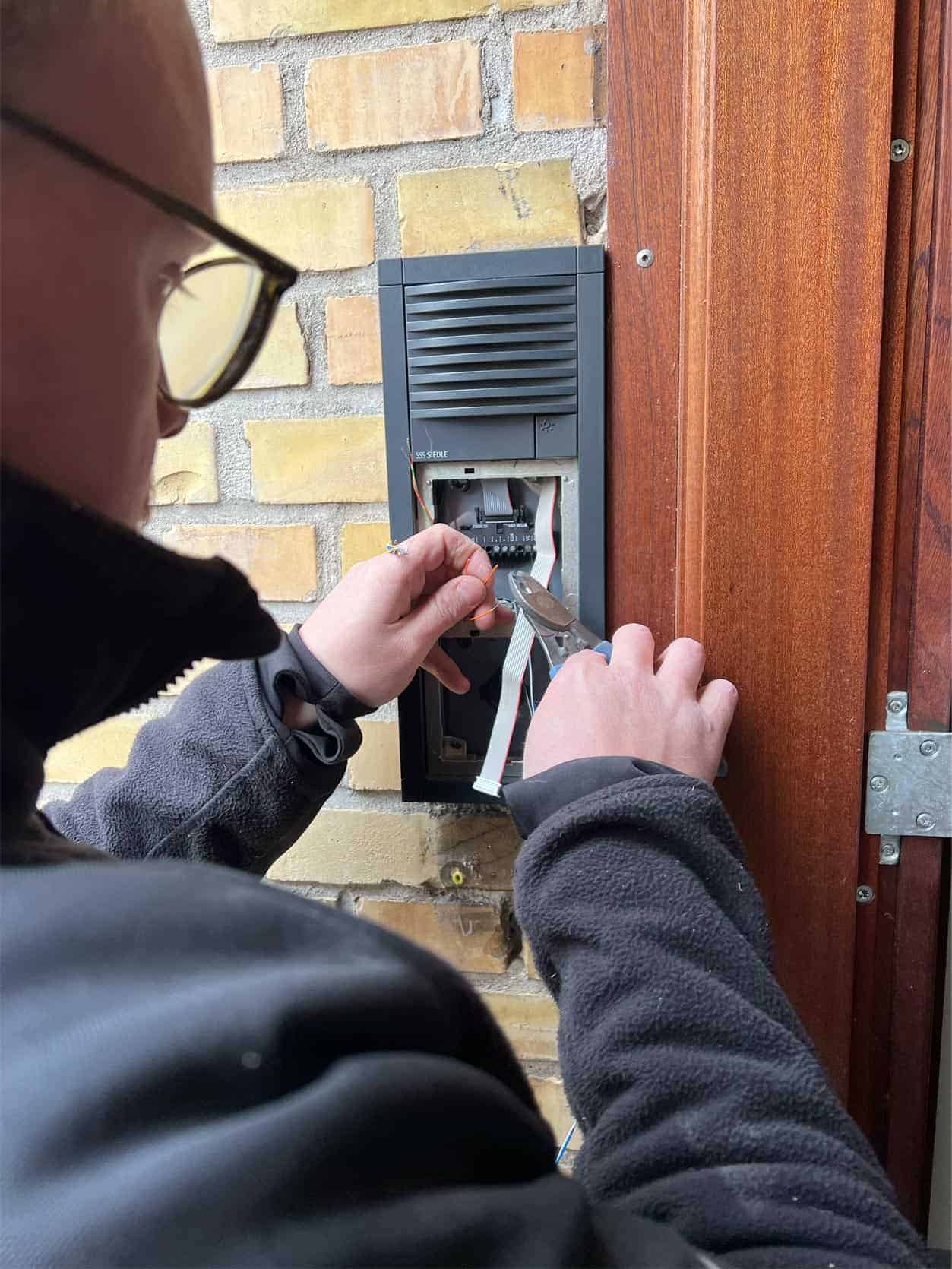 Skal du have hjælp med dørtelefonen? Ring i dag